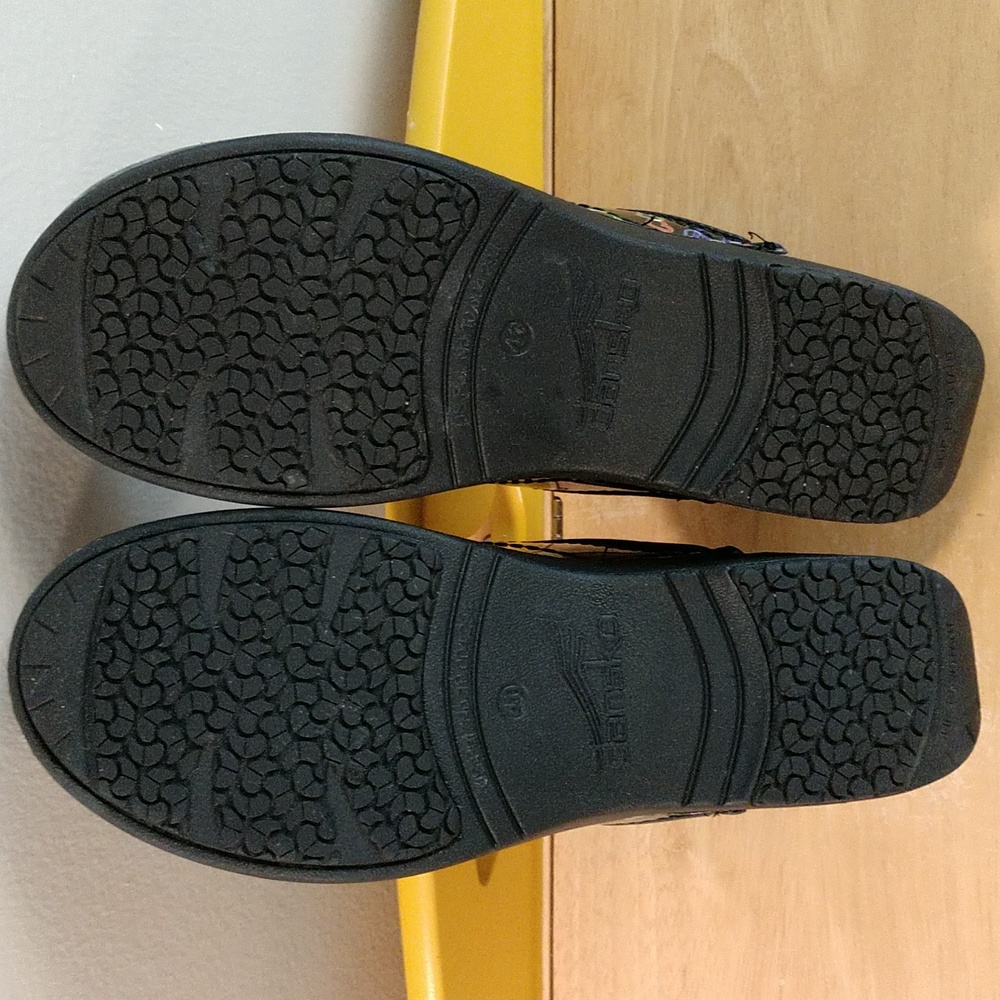 Dansko Xp 2.0 Clogs Size 40 Floating Hearts New - image 8